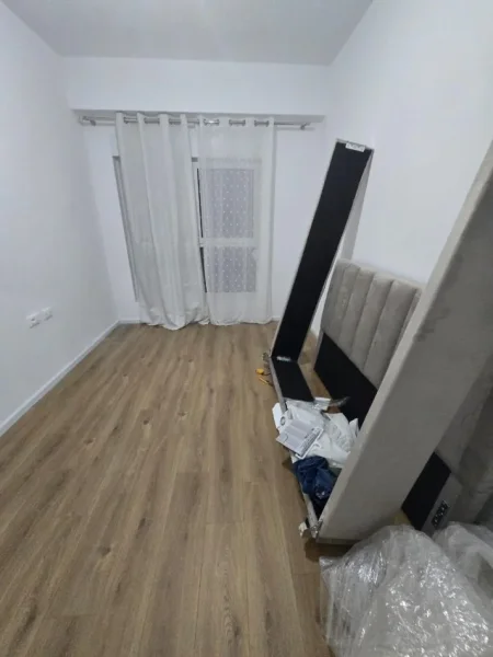 Tirane, jepet me qera apartament 1+1+Ballkon Kati 5, 60 m² 400 € (rruga Mihal Grameno)