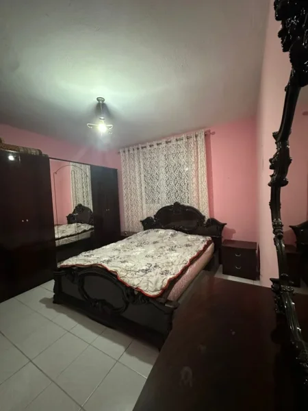 Tirane, jepet me qera apartament 2+1+Ballkon Kati 1, 111 m² 500 € (Kongresi Manastirit)