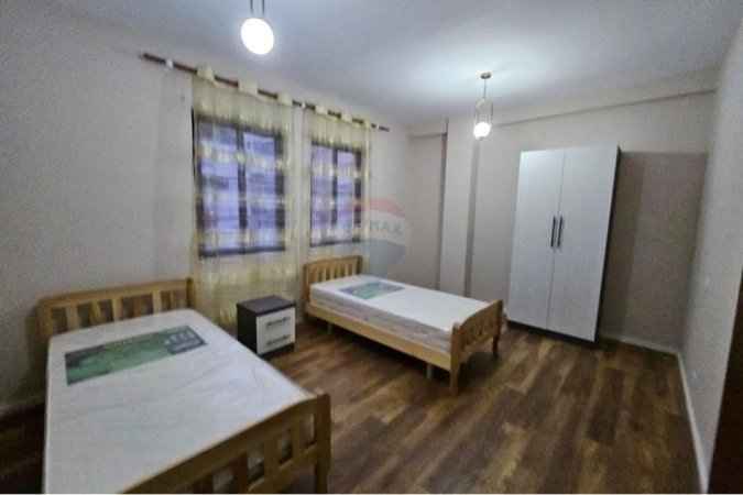 Tirane, jepet me qera apartament 1+1 Kati 4, 105 m² 750 € (Myslym Shyri)