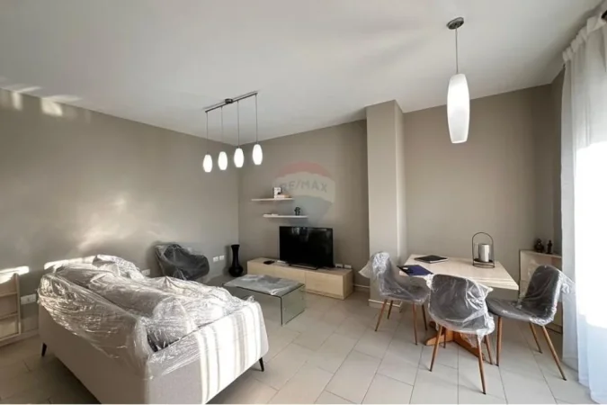 Tirane, jepet me qera apartament 1+1 Kati 5, 85 m² 800 € (Myslym Shyri)