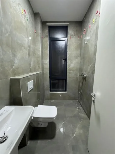 Tirane, jepet me qera apartament 2+1+Ballkon Kati 3, 93 m² 600 € (DOGANA)