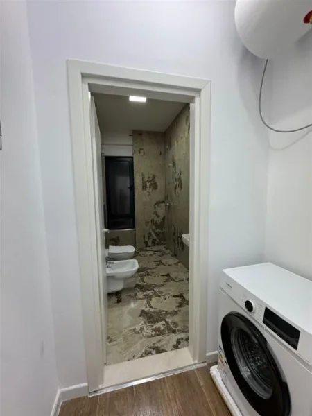 Tirane, jepet me qera apartament 2+1+Ballkon Kati 3, 93 m² 600 € (DOGANA)