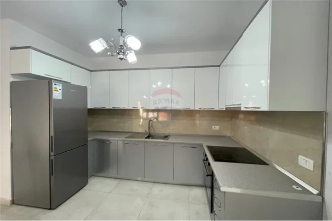 Tirane, jepet me qera apartament 1+1 Kati 3, 70 m² 650 € (Kompleksi Delijorgji)