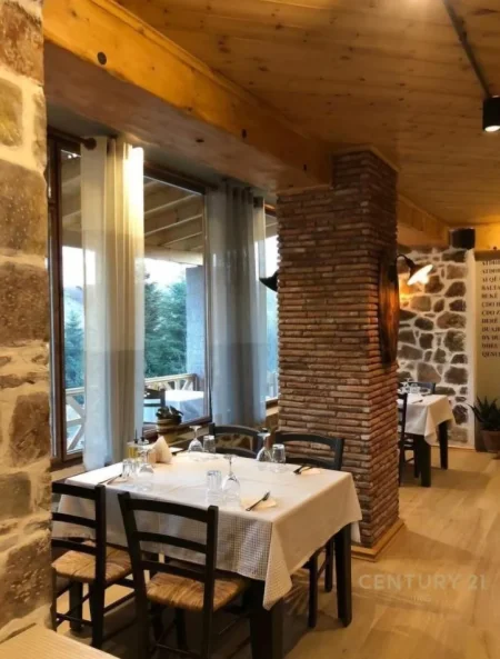 Korce, shitet ambjent biznesi Kati 2, 1.200 m² 350.000 € (Voskopojë)