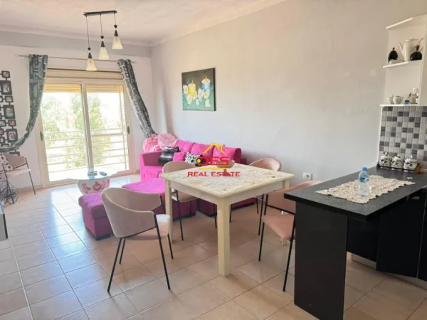 Vlore, shitet apartament 2+1+Ballkon Kati 3, 96 m² 155.000 € (Rruga Sazani)