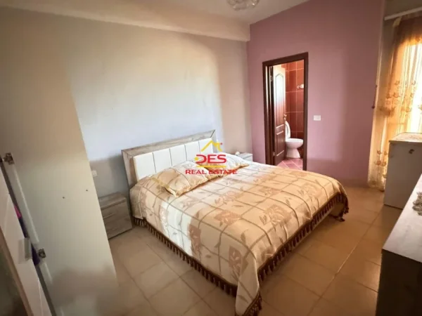 Vlore, shitet apartament 2+1+Ballkon Kati 3, 96 m² 155.000 € (Rruga Sazani)