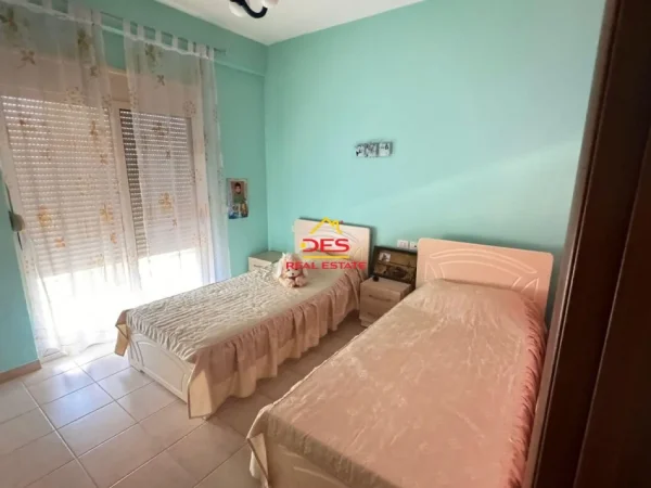 Vlore, shitet apartament 2+1+Ballkon Kati 3, 96 m² 155.000 € (Rruga Sazani)