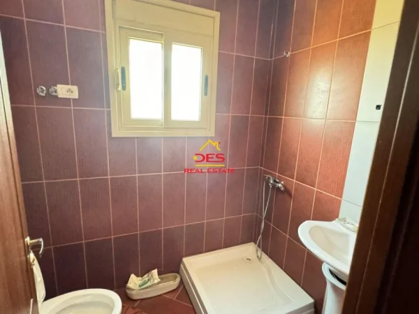 Vlore, shitet apartament 2+1+Ballkon Kati 3, 96 m² 155.000 € (Rruga Sazani)