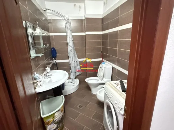 Vlore, shitet apartament 2+1+Ballkon Kati 3, 96 m² 155.000 € (Rruga Sazani)