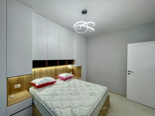 Tirane, jepet me qera apartament 1+1+Aneks+Ballkon Kati 12, 70 m² 500 € (Rruga Bedri Karapici)