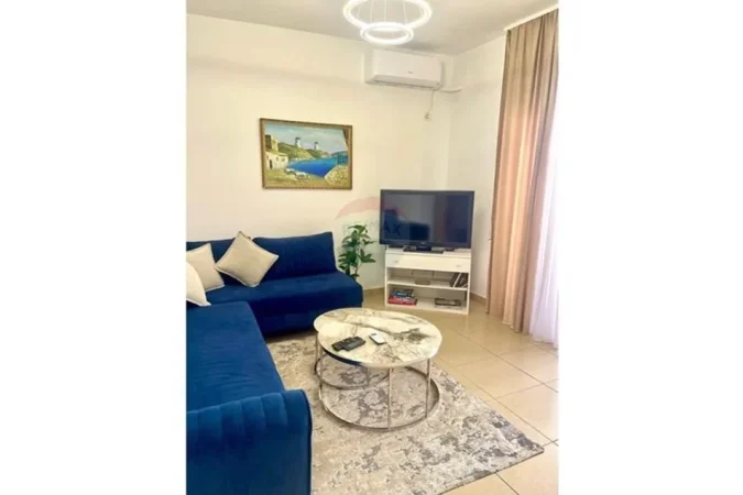Tirane, jepet me qera apartament 1+1+Ballkon Kati 4, 61 m² 550 € (Ali Demi Ish Tregu Elektrik)