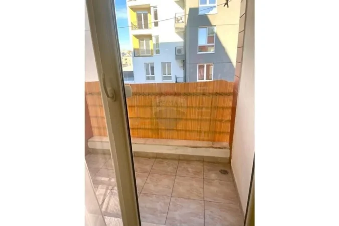 Tirane, jepet me qera apartament 1+1+Ballkon Kati 4, 61 m² 550 € (Ali Demi Ish Tregu Elektrik)