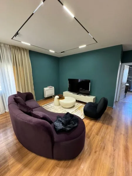 Tirane, jepet me qera apartament 1+1 Kati 1, 76 m² 750 € (Farke)