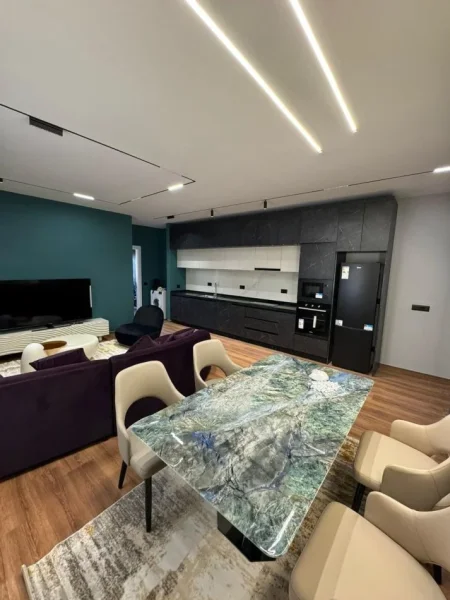 Tirane, jepet me qera apartament 1+1 Kati 1, 76 m² 750 € (Farke)