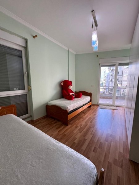Tirane, jepet me qera apartament 2+1 Kati 4, 100 m² 600 € (QIRA APARTAMENT 2+1 NE XHAMLLIK!)