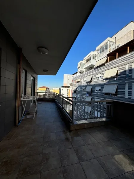 Tirane, jepet me qera apartament 2+1 Kati 4, 100 m² 600 € (QIRA APARTAMENT 2+1 NE XHAMLLIK!)