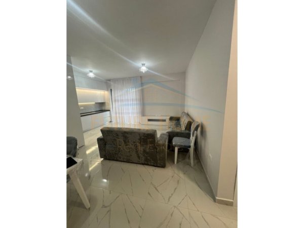 Tirane, jepet me qera apartament 1+1 Kati 6, 68 m² 600 € (Ish Fusha e Aviacionit, Tirane)