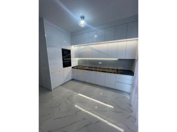 Tirane, jepet me qera apartament 1+1 Kati 6, 68 m² 600 € (Ish Fusha e Aviacionit, Tirane)