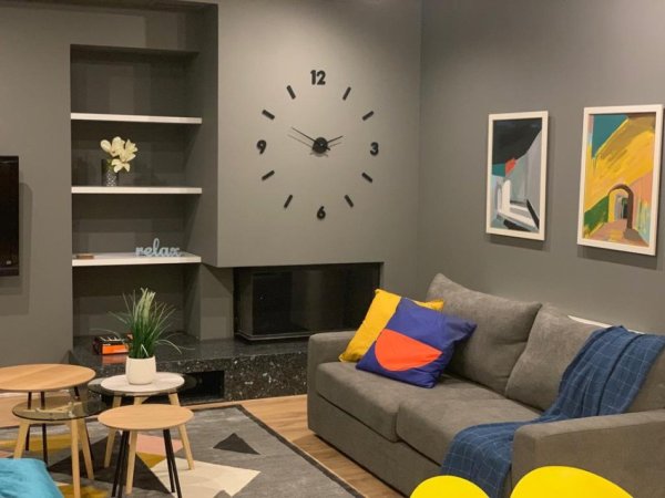Tirane, jepet me qera apartament 3+1+Ballkon Kati 2, 170 m² 1.300 € (tek Komuna Parisit)