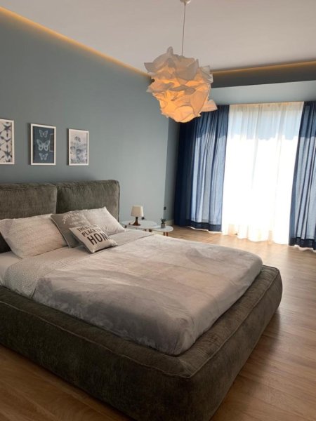 Tirane, jepet me qera apartament 3+1+Ballkon Kati 2, 170 m² 1.300 € (tek Komuna Parisit)