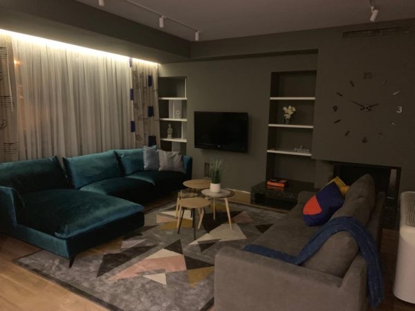 Tirane, jepet me qera apartament 3+1+Ballkon Kati 2, 170 m² 1.300 € (tek Komuna Parisit)
