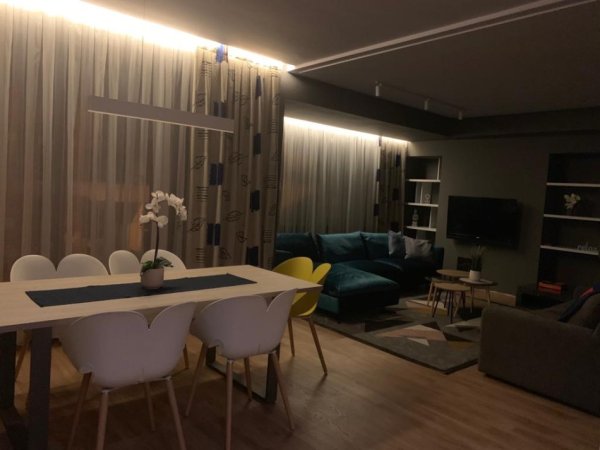 Tirane, jepet me qera apartament 3+1+Ballkon Kati 2, 170 m² 1.300 € (tek Komuna Parisit)
