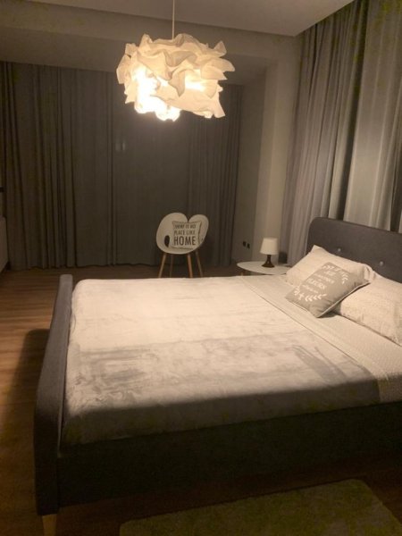 Tirane, jepet me qera apartament 3+1+Ballkon Kati 2, 170 m² 1.300 € (tek Komuna Parisit)