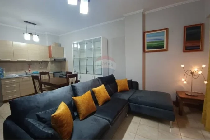 Tirane, jepet me qera apartament 1+1+Ballkon Kati 2, 67 m² 550 € 