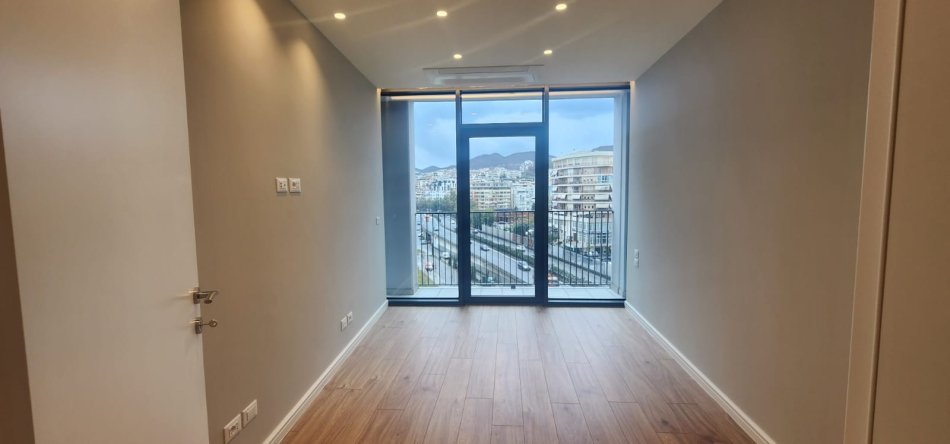 Tirane, jepet me qera apartament 2+1+Ballkon Kati 6, 81 m² 1.400 € (tek Lake View)