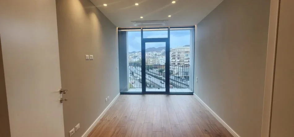 Tirane, jepet me qera apartament 2+1+Ballkon Kati 6, 81 m² 1.400 € (tek Lake View)
