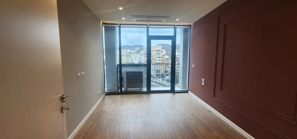 Tirane, jepet me qera apartament 2+1+Ballkon Kati 6, 81 m² 1.400 € (tek Lake View)