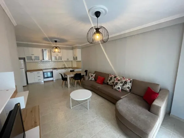 Tirane, jepet me qera apartament 2+1+Ballkon Kati 3, 90 m² 700 € (Komuna e Parisit)