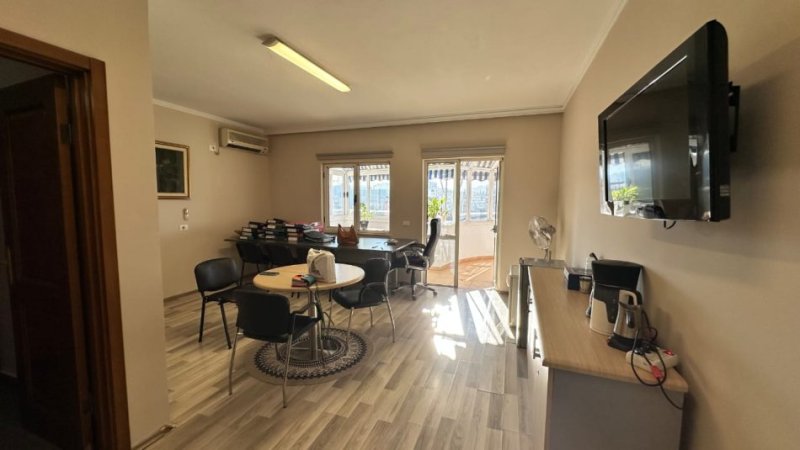 Tirane, jepet me qera apartament+verande | Penthouse 1+1+Aneks+Ballkon Kati 11, 145 m² 1.300 € (Ne Bllok)