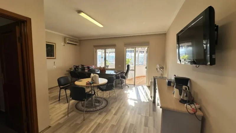 Tirane, jepet me qera apartament+verande | Penthouse 1+1+Aneks+Ballkon Kati 11, 145 m² 1.300 € (Ne Bllok)