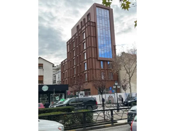 Tirane, shes apartament 1+1 , 86 m² 259.350 € (Rruga e Kavajës)