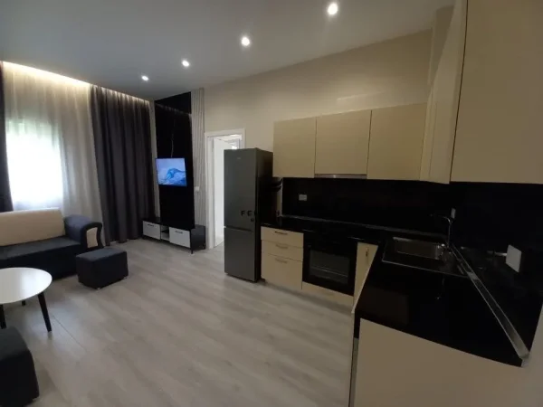Tirane, jepet me qera apartament 1+1+Ballkon Kati 1, 60 m² 530 € (KODRA E DIELLIT)
