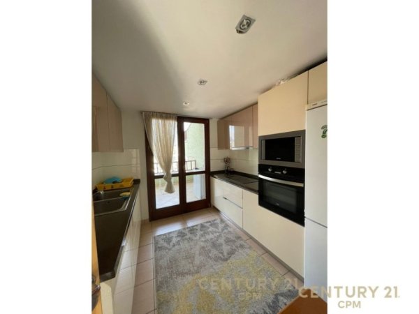 Tirane, jap me qera apartament 2+1+2 +POST PARKIMI  , 200 m² 600 € (Kopshti Botanik Zoologjik)