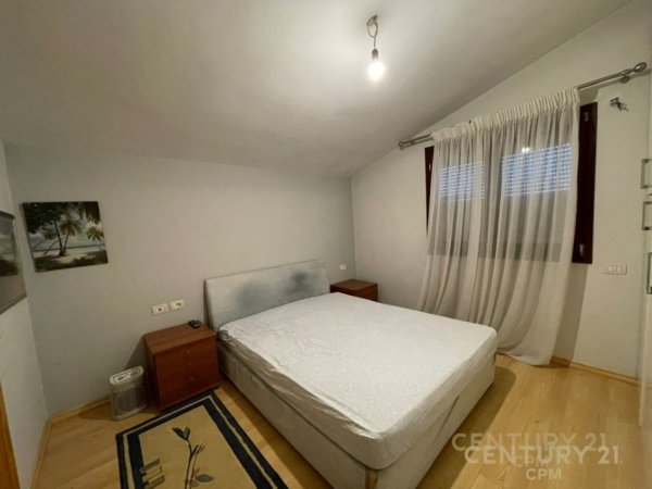 Tirane, jap me qera apartament 2+1+2 +POST PARKIMI  , 200 m² 600 € (Kopshti Botanik Zoologjik)