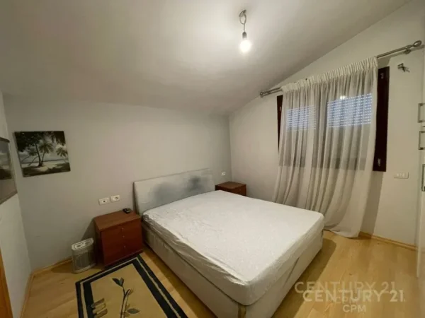Tirane, jap me qera apartament 2+1+2 +POST PARKIMI  , 200 m² 600 € (Kopshti Botanik Zoologjik)