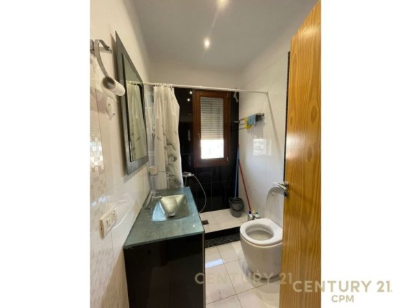 Tirane, jap me qera apartament 2+1+2 +POST PARKIMI  , 200 m² 600 € (Kopshti Botanik Zoologjik)