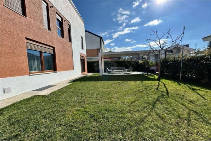 Tirane, jepet me qera Vile 5+1 Kati 2, 360 m² 4.000 € 
