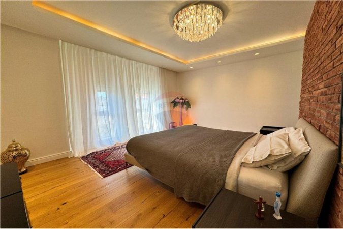 Tirane, jepet me qera Vile 5+1 Kati 2, 360 m² 4.000 € 