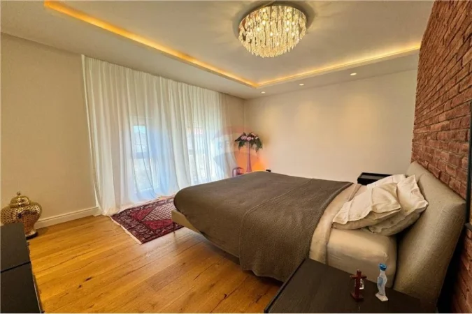 Tirane, jepet me qera Vile 5+1 Kati 2, 360 m² 4.000 € 