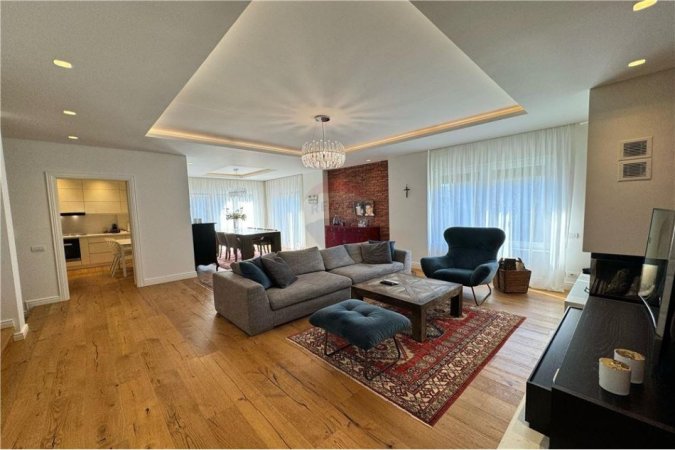 Tirane, jepet me qera Vile 5+1 Kati 2, 360 m² 4.000 € 
