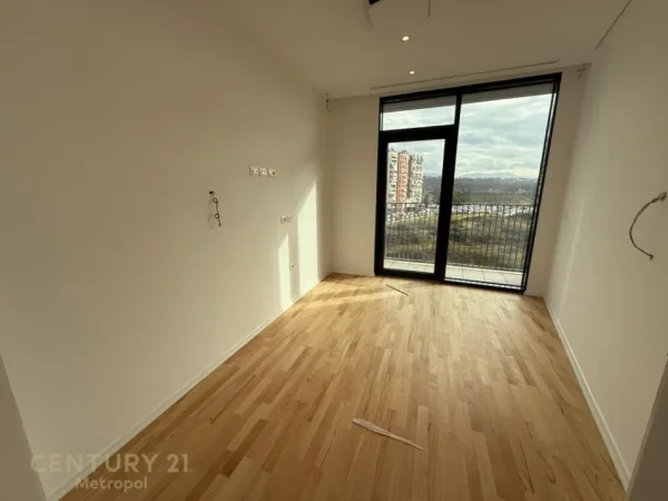 Tirane, shes apartament 2+1+2+VERANDE , 149 m² 516.000 € (Rruga e Kosovarëve)