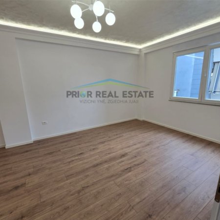 Tirane, shitet apartament 2+1 Kati 7, 210.000 m² 210.000 € (Rruga e Kavajes)