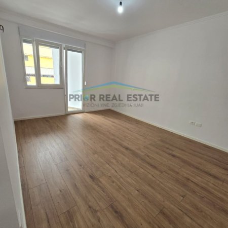 Tirane, shitet apartament 2+1 Kati 7, 210.000 m² 210.000 € (Rruga e Kavajes)