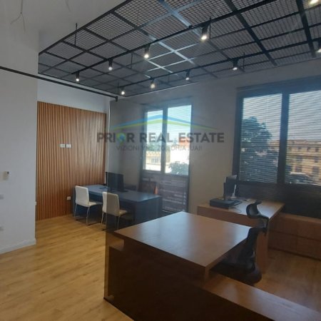 Tirane, shitet zyre Kati 1, 42 m² 126.600 € (Rruga Kongresi I Manastirit)