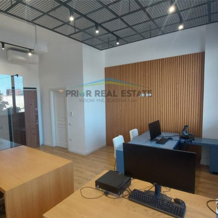 Tirane, shitet zyre Kati 1, 42 m² 126.600 € (Rruga Kongresi I Manastirit)