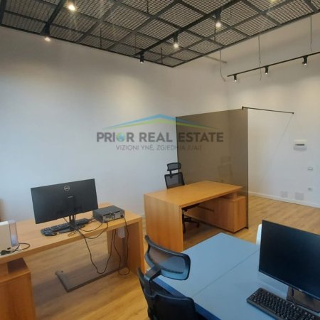 Tirane, shitet zyre Kati 1, 42 m² 126.600 € (Rruga Kongresi I Manastirit)